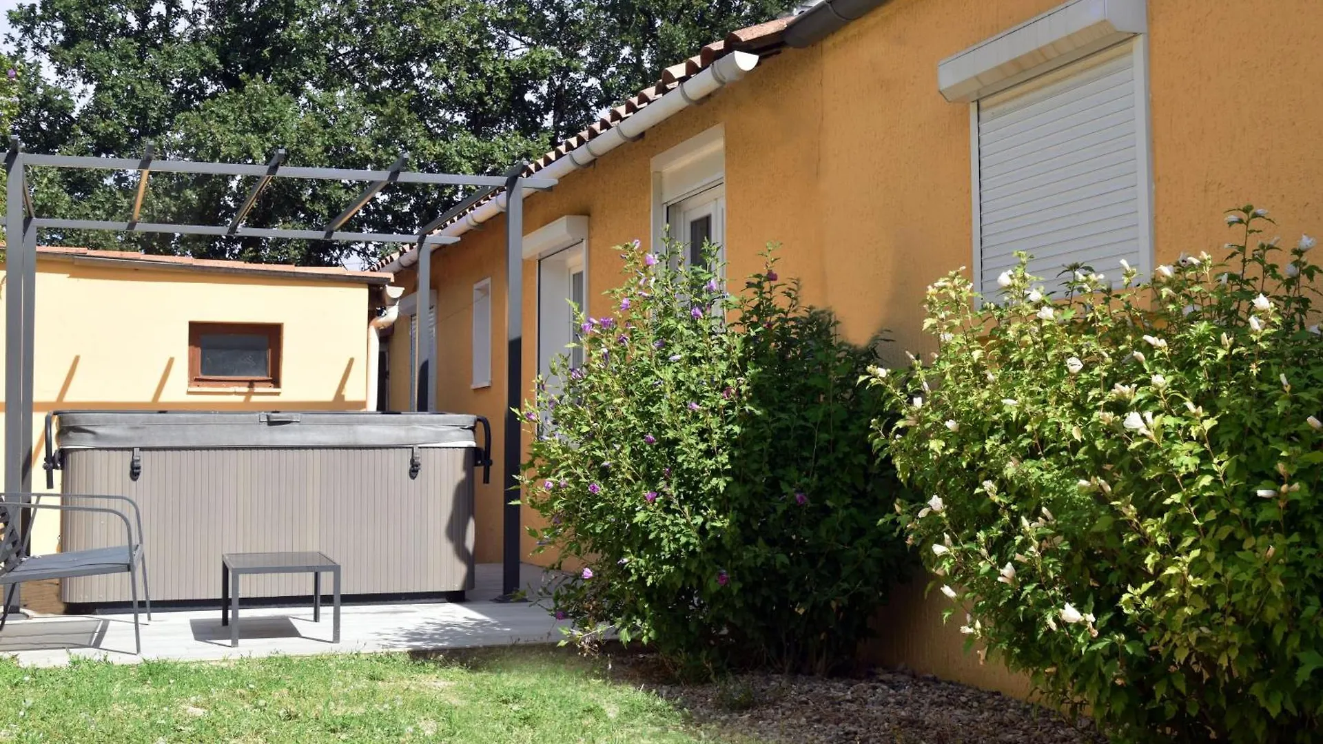 Paradis Provencal Le Calme Total, Grande Piscine Et Jacuzzi Chauffe, Salle De Jeux Et Fresque Du Nougat, Intimite Montélimar